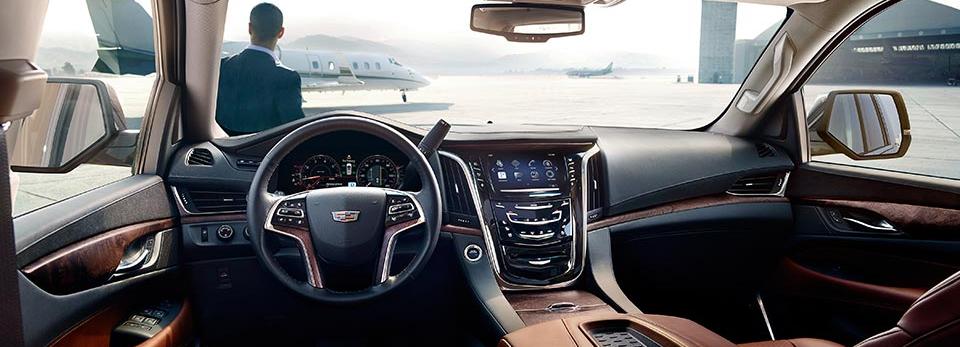 2015-escalade-i-photo-gallery-interior-airport-960x400-5bda41e2eb137a7665028b86c74d1b44.jpg